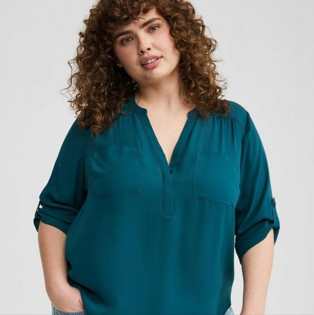 Torrid NWT Size 4 Harper Georgette 3/4 Sleeve Teal V-Neck Women's Top